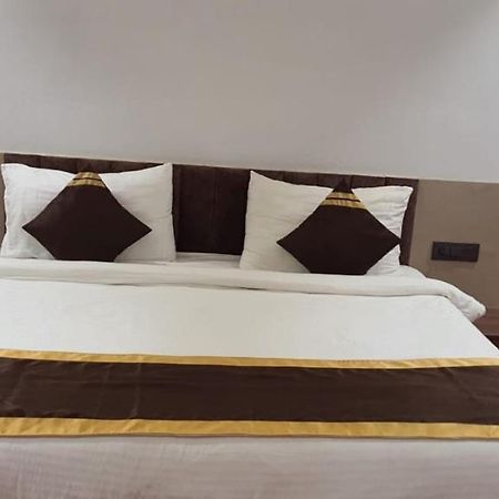 Hotel Citrus Lucknow Buitenkant foto