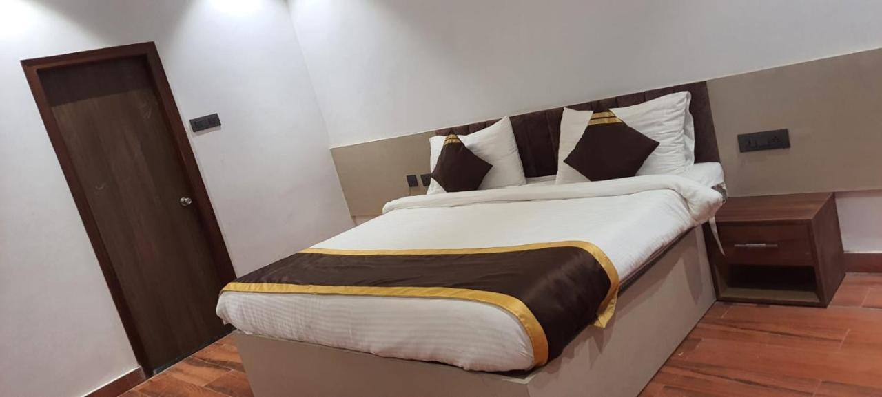 Hotel Citrus Lucknow Buitenkant foto