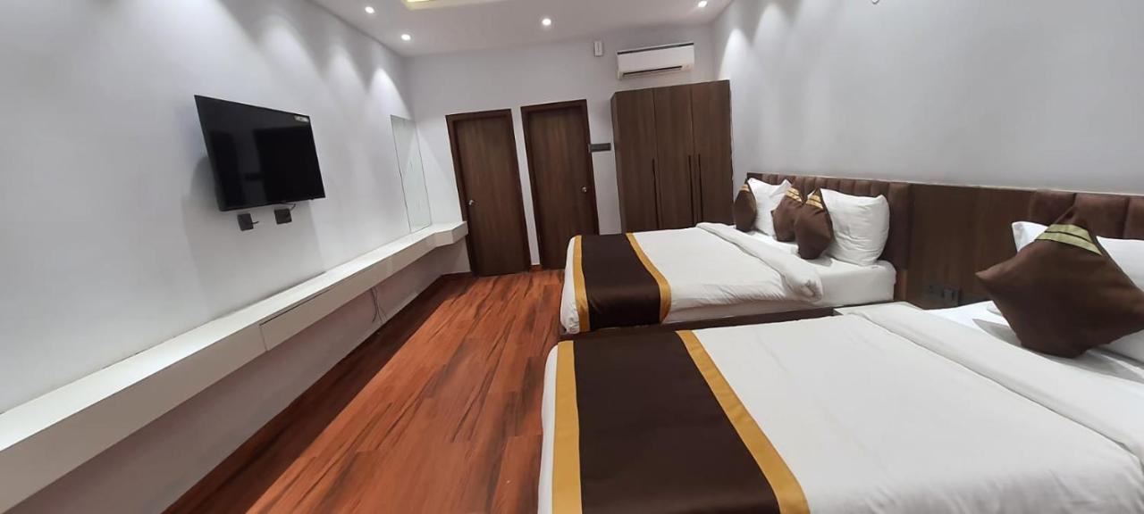 Hotel Citrus Lucknow Buitenkant foto