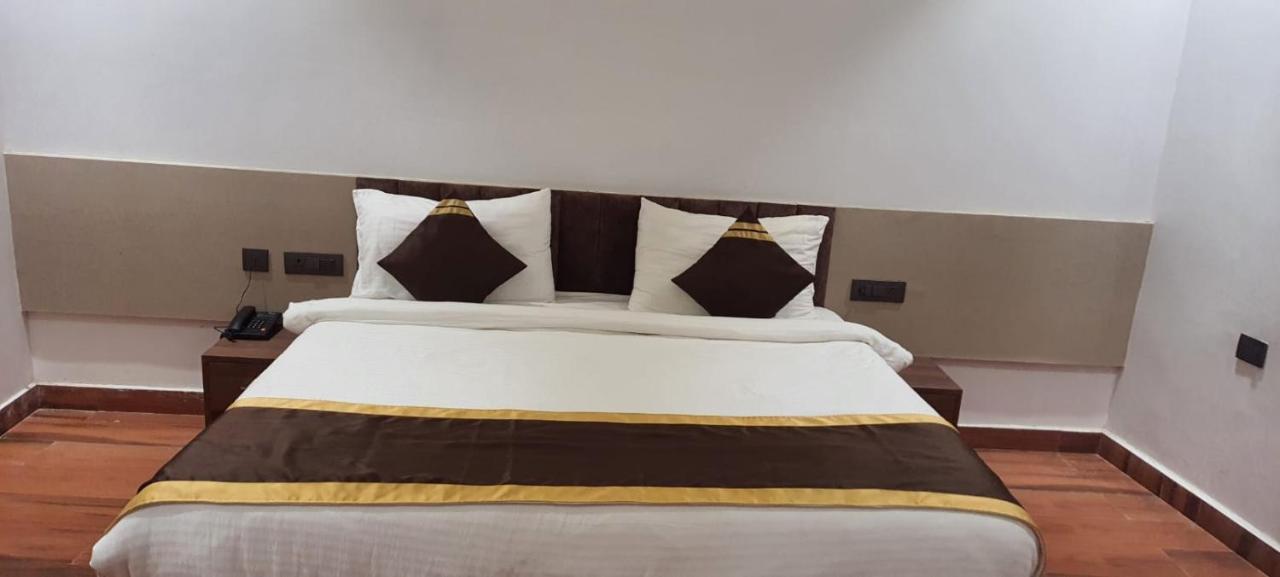 Hotel Citrus Lucknow Buitenkant foto